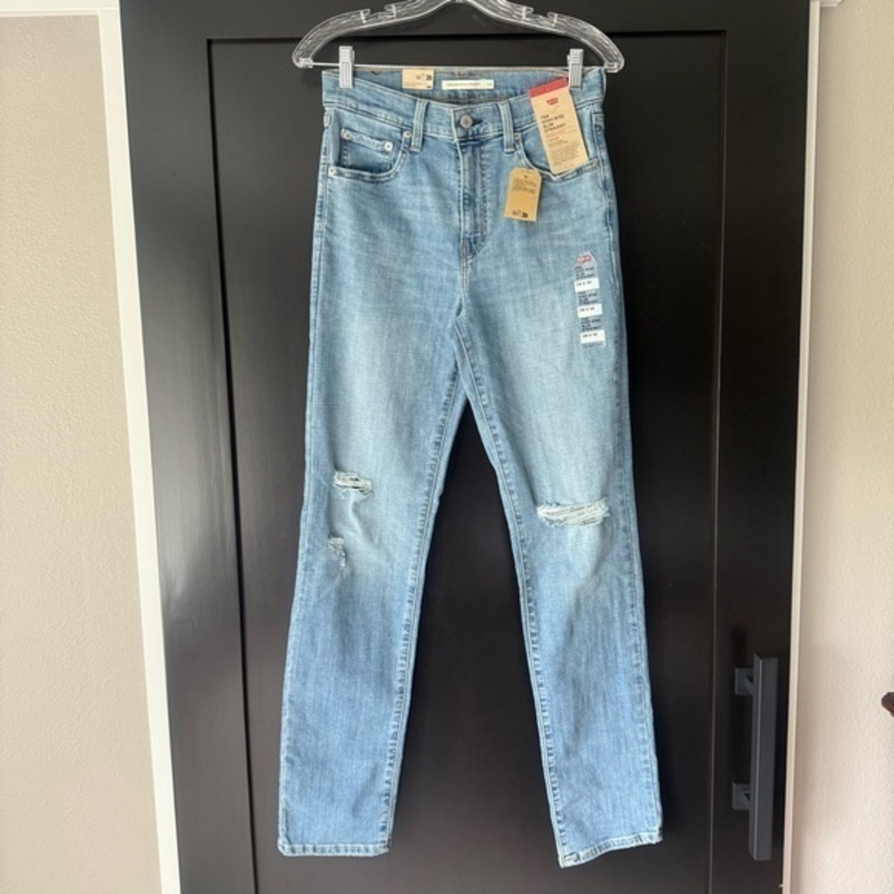 NWT Levi’s women’s 724 high- rise slim straight distressed jeans size 28/32
